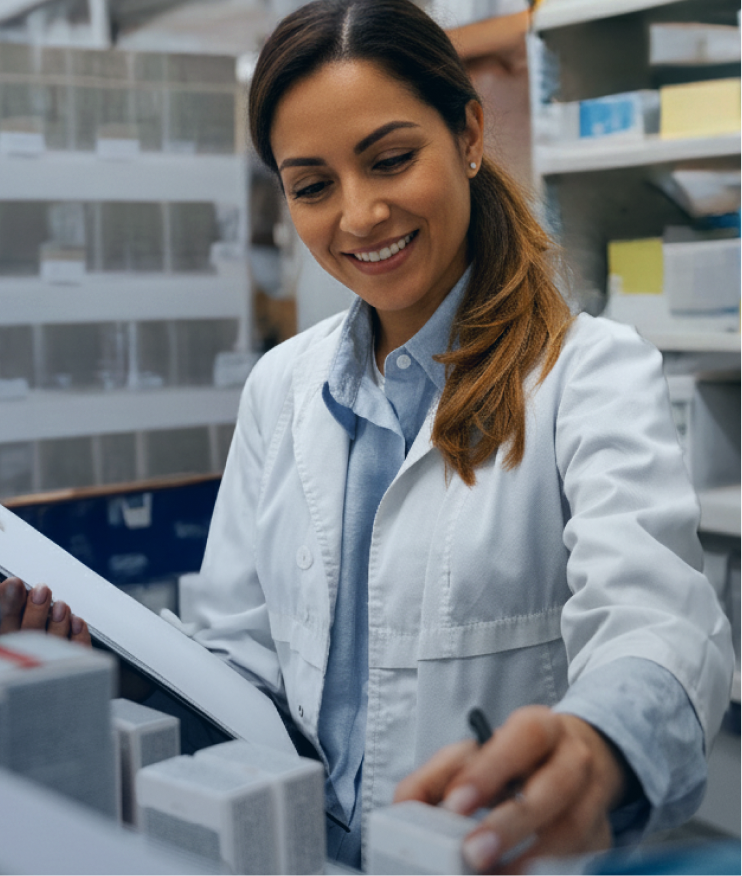 mujer inventario medicamento